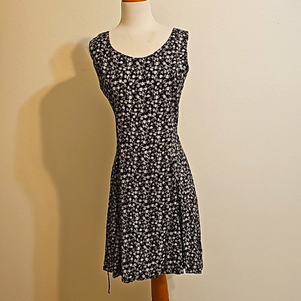 NEW STAR USA VINTAGE DRESS SIZE SMALL.